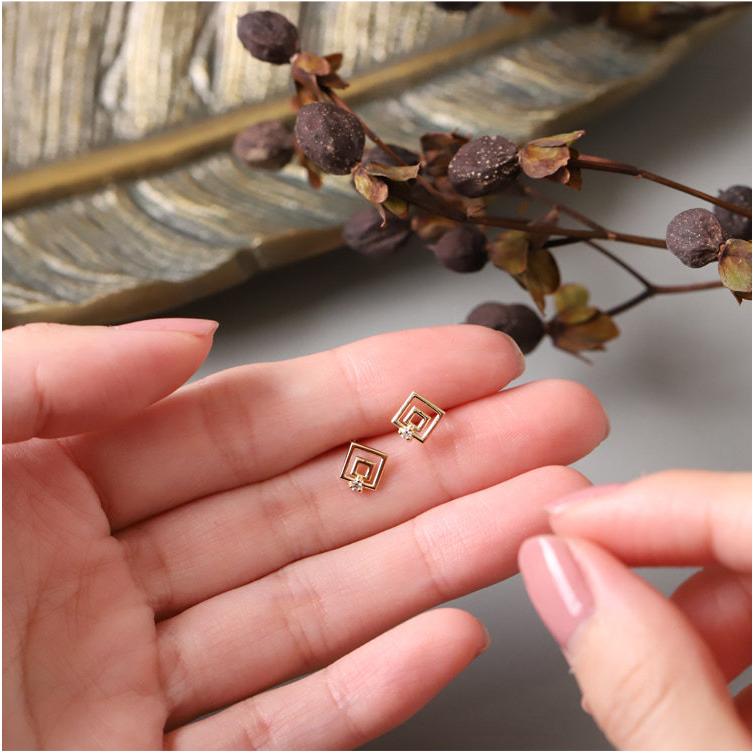 【土日限定1500円OFFクーポン有】 18金 ピアス k18 18金ピアス 18k トライアングル ダイヤモンド k18ピアス レディース ピアス18金 両耳【在庫限り】 | DEVAS | 09