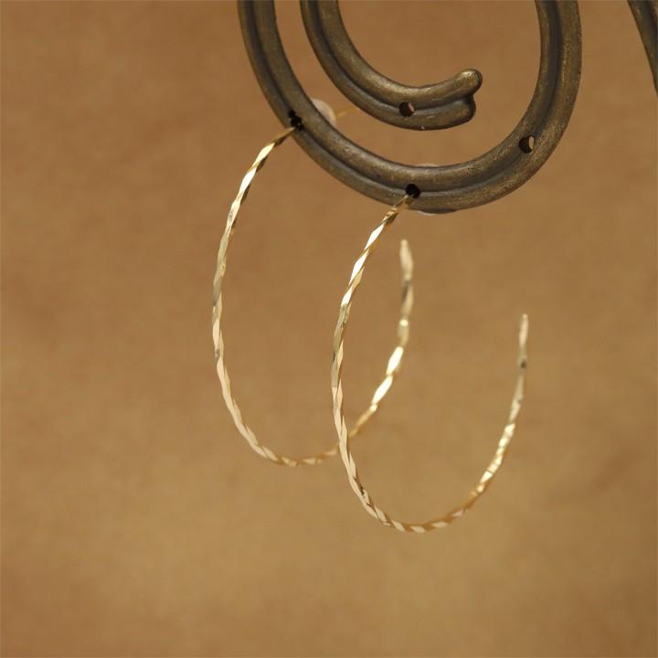 【土日限定2000円OFFクーポン有】 フープピアス 18k ピアス 18金 フープ k18 18金ピアス ツイスト(L) k18ピアス レディース ピアス18金 両耳 セット | DEVAS | 01