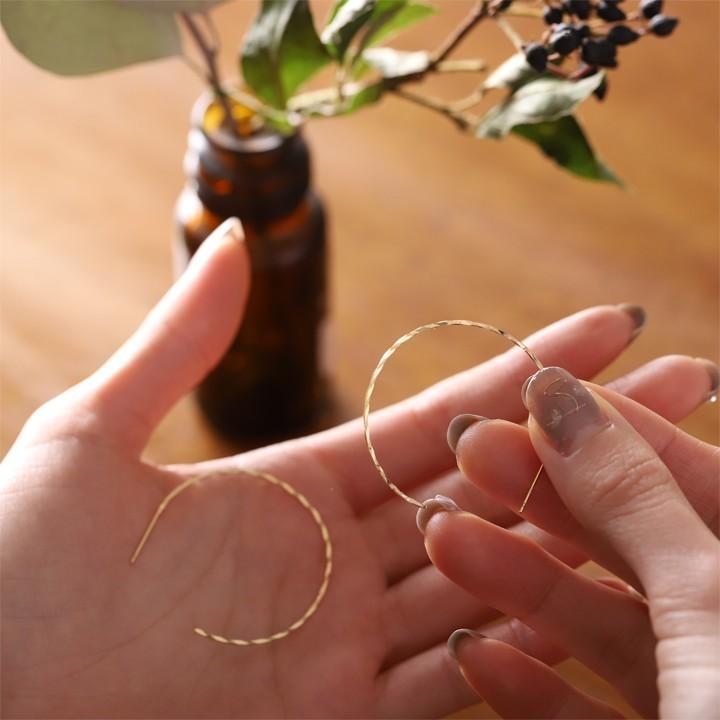 【土日限定2000円OFFクーポン有】 フープピアス 18k ピアス 18金 フープ k18 18金ピアス ツイスト(L) k18ピアス レディース ピアス18金 両耳 セット | DEVAS | 11