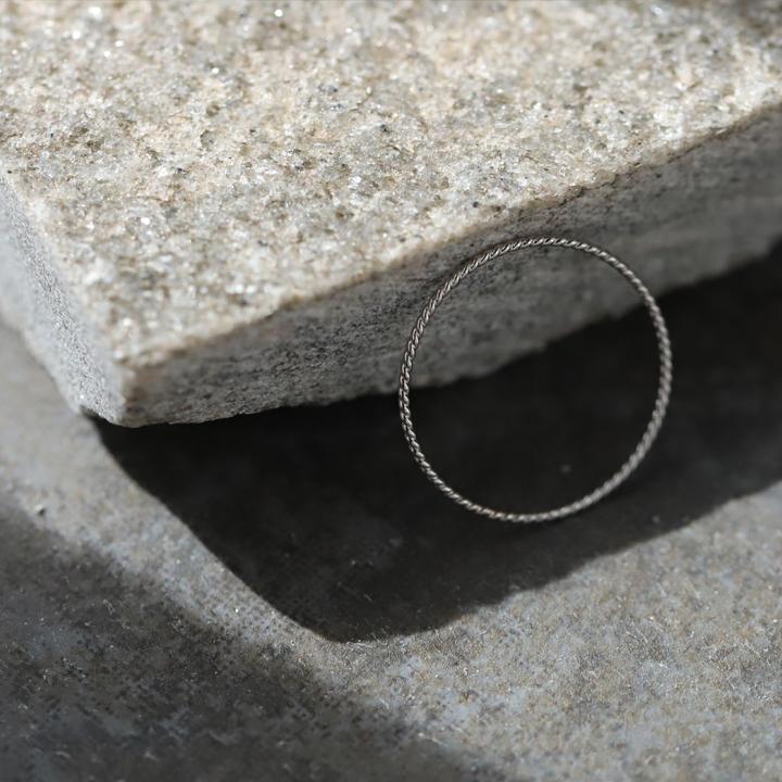 プラチナリング 指輪 プラチナ リング 超極細 ツイスト pt850 pt 指輪 レディース プラチナ指輪 シンプル 本物 地金 華奢 細い つけっぱなし 普段使い | DEVAS | 03