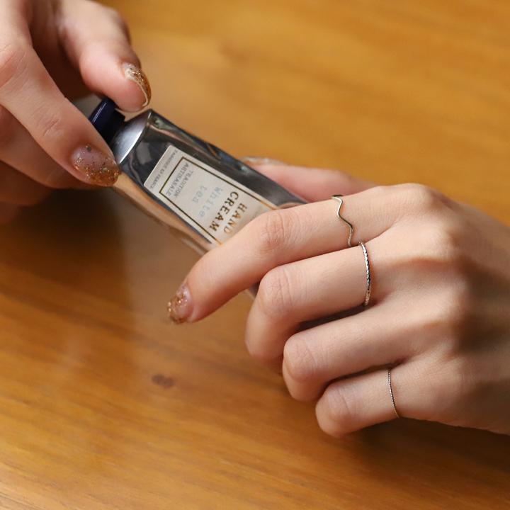 プラチナリング 指輪 プラチナ リング 超極細 ツイスト pt850 pt 指輪 レディース プラチナ指輪 シンプル 本物 地金 華奢 細い つけっぱなし 普段使い | DEVAS | 06