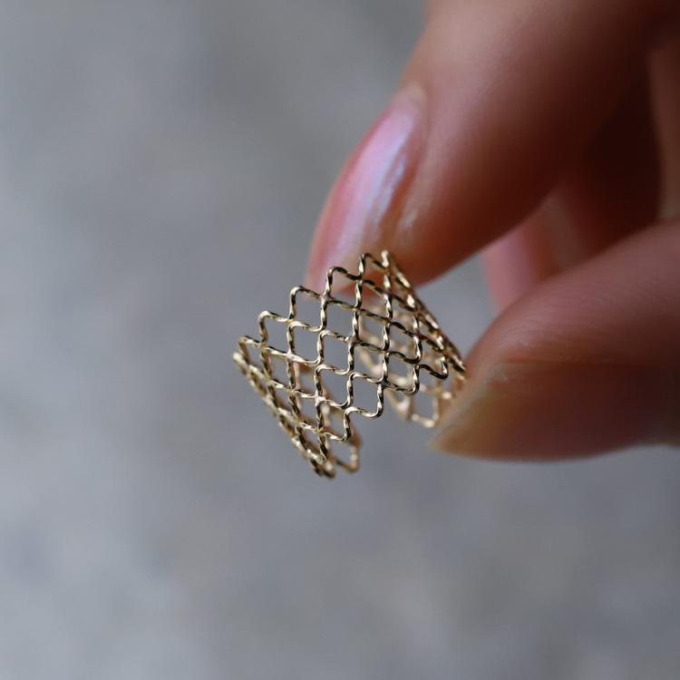 イヤーカフ 18金 イヤカフ k18 18k レディース ノンホール ピアス レース 透かし メッシュ 18 金 ノンホールピアス シンプル ゴールド 小さめ つけっぱなし | DEVAS | 11