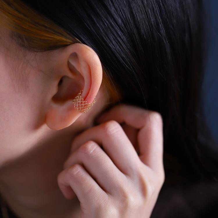 イヤーカフ 18金 イヤカフ k18 18k レディース ノンホール ピアス レース 透かし メッシュ 18 金 ノンホールピアス シンプル ゴールド 小さめ つけっぱなし | DEVAS | 06