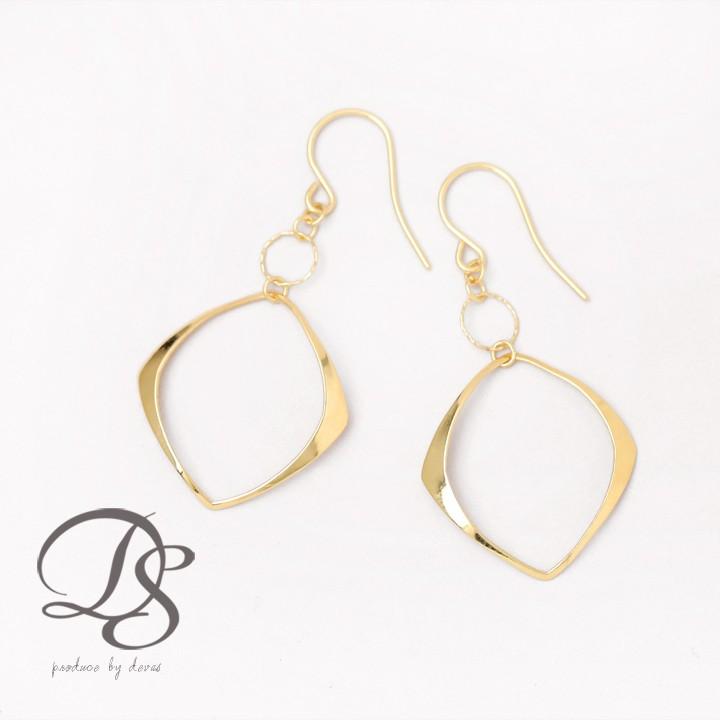 【土日限定2000円OFFクーポン有】 18金 ピアス k18 18金ピアス 18k 揺れる フック レディース ひし形 k18ピアス レディース ピアス18金 18kピアス 両耳 | DEVAS