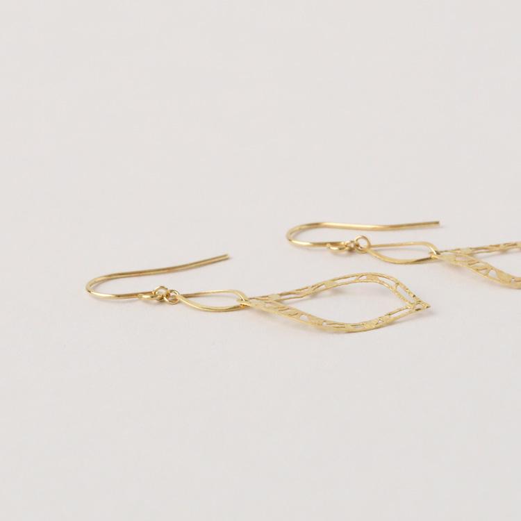 【土日限定1500円OFFクーポン有】 18金 ピアス k18 18金ピアス 18k フックピアス 揺れる 透かし リーフ k18ピアス ピアス18金 18kピアス 両耳 | DEVAS | 07