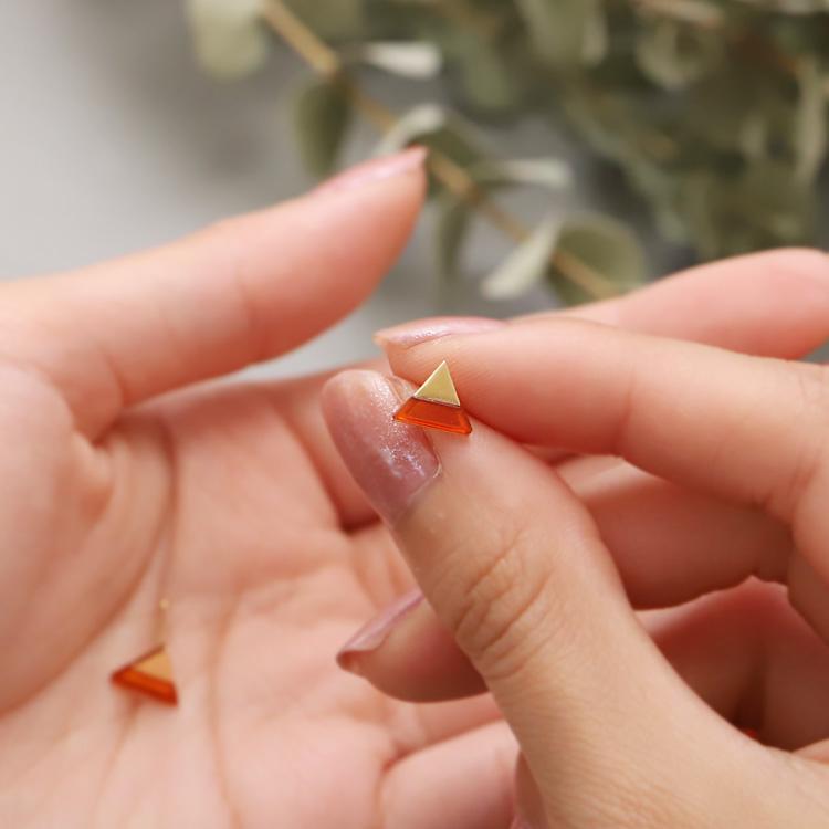 【土日限定1500円OFFクーポン有】  18金 ピアス k18 18金ピアス 18k レッドメノウ 天然石 トライアングル k18ピアス レディース ピアス18金 つけっぱなし | DEVAS | 12
