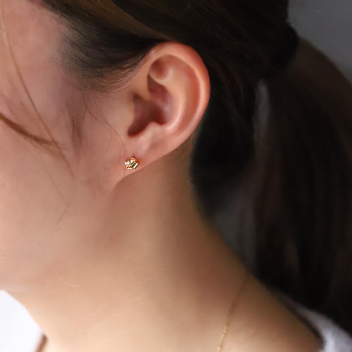 18金 ピアス 18k 18金ピアス KNOT 結び目 プラチナ Pt900 シンプル k18ピアス レディース ピアス18金 地金 小さめ | DEVAS | 01