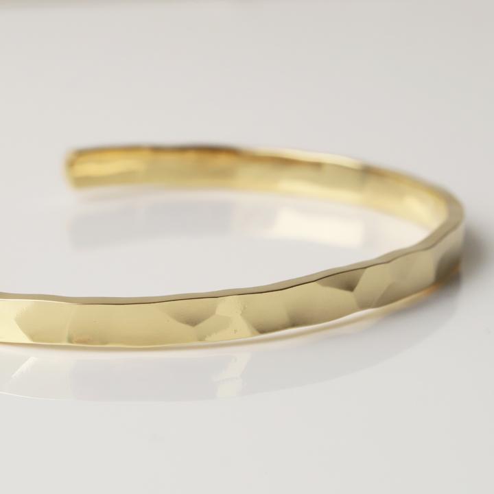 バングル 太め 槌目 18金 ゴールド ハンマーワーク メンズ ペア 平打ち 18k 重厚感のあるバングル オーダーメイド 大人 レディースも Scn B029 デザイナーズジュエリー Devas 通販 Yahoo ショッピング