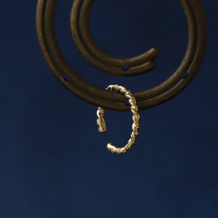 【土日限定2000円OFFクーポン有】 イヤーカフ 18金 イヤカフ k18 18k レディース ノンホール ピアス スパイラル ひねり ノンホールピアス 片耳 | DEVAS | 01