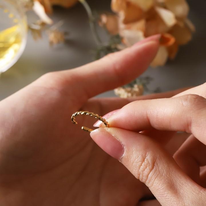 【土日限定2000円OFFクーポン有】 イヤーカフ 18金 イヤカフ k18 18k レディース ノンホール ピアス スパイラル ひねり ノンホールピアス 片耳 | DEVAS | 08