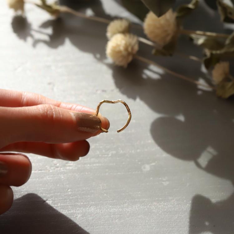 【土日限定2000円OFFクーポン有】 イヤーカフ 18金 イヤカフ k18 18k レディース ノンホール ピアス ウェーブ 凸凹 ノンホールピアス 片耳 大ぶり | DEVAS | 14