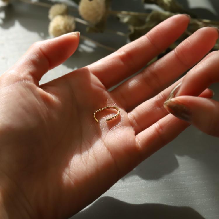 イヤーカフ 18金 イヤカフ k18 18k レディース ノンホール ピアス  フィット 18 金 ノンホールピアス シンプル ゴールド 小さめ 華奢 地金 つけっぱなし 片耳 | DEVAS | 12