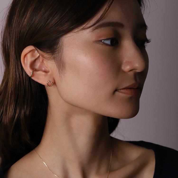 【土日限定2000円OFFクーポン有】 イヤーカフ 18金 イヤカフ k18 18k レディース ノンホール ピアス ウェーブ 凸凹 ノンホールピアス つけっぱなし 片耳 | DEVAS | 12