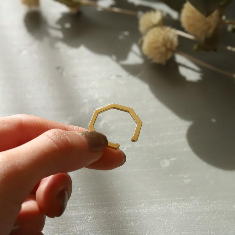 【土日限定3500円OFFクーポン有】 イヤーカフ 18金 イヤカフ k18 18k レディース ノンホール ピアス 八角形 オクタゴン ノンホールピアス 大ぶり 片耳 | DEVAS | 15