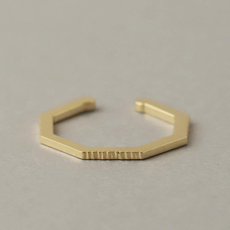 イヤーカフ ゴールド レディース メンズ k18 18金 18k 八角形 オクタゴン 多角形 シンプル 大きめ 片耳用 ノンホールピアス DEVAS u :SCN-E013-K18:デザイナーズジュエリー DEVAS - 通販 - Yahoo!ショッピング イヤーカフ ゴールド レディース メンズ k18 18金 18k 八角形 オクタゴン 多角形 シンプル 大きめ 片耳用 ノンホールピアス DEVAS u :SCN-E013-K18:デザイナーズジュエリー DEVAS - 通販 - Yahoo!ショッピング