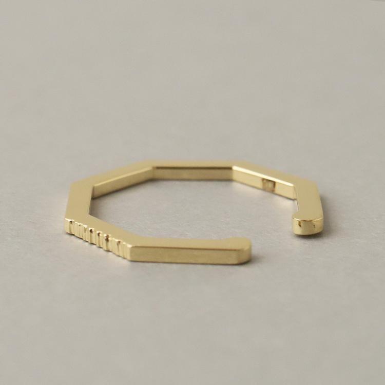 【土日限定3500円OFFクーポン有】 イヤーカフ 18金 イヤカフ k18 18k レディース ノンホール ピアス 八角形 オクタゴン ノンホールピアス 大ぶり 片耳 | DEVAS | 06