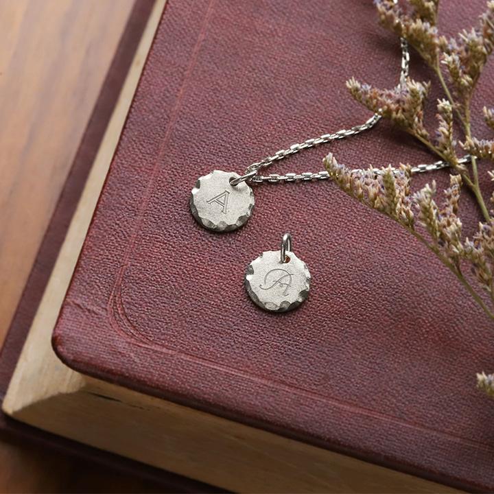 ペンダントトップ プラチナ ネックレス トップ ペンダント レディース イニシャル コイン コインペンダント Pt950 プラチナペンダント プラチナネックレストップ | DEVAS | 01