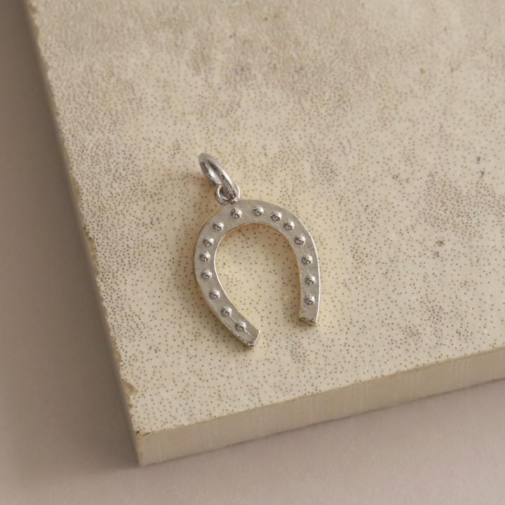 ペンダントトップ プラチナ ネックレス トップ ペンダント レディース Pt950 馬蹄 ホースシュー ミル打ち プラチナペンダント プラチナネックレストップ | DEVAS | 01