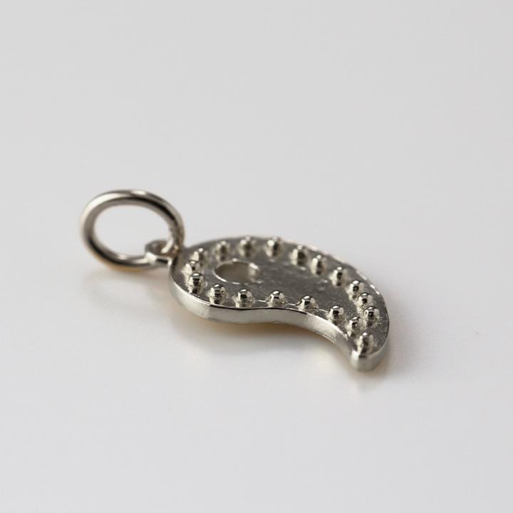 【6/14~15限定2000円OFFクーポン有】ペンダントトップ プラチナ ネックレス トップ ペンダント Pt950 勾玉 まがたま ミルグレイン プラチナペンダントの画像