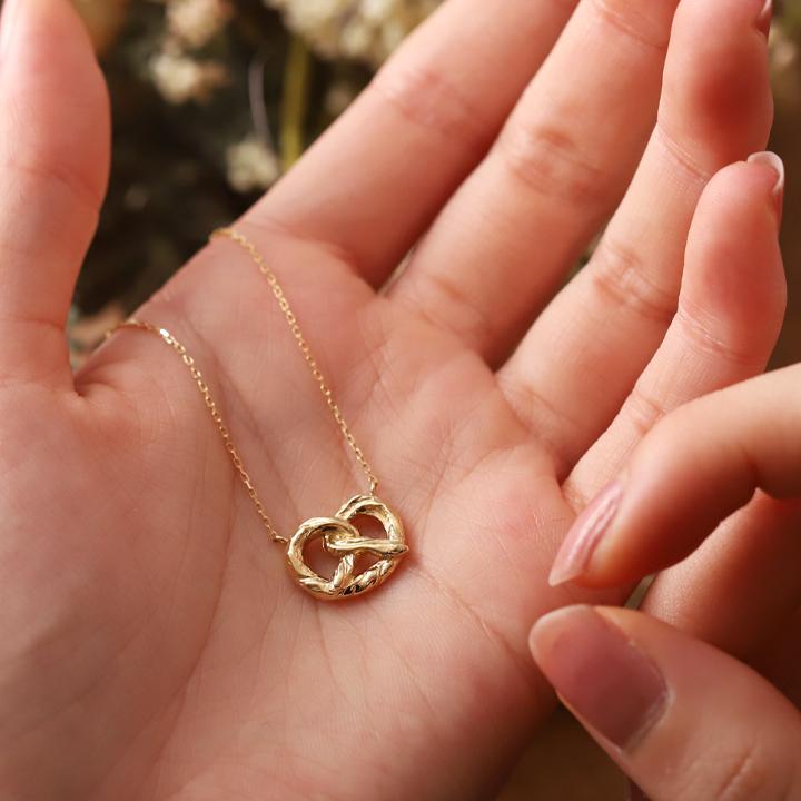 【土日限定8000円OFFクーポン有】 18金ネックレス k18 ネックレス 18金 プレッツェル スイーツ お菓子 ロングネックレス 18k k18ネックレス | DEVAS | 09