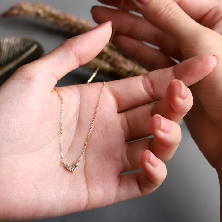 【2/4 値上げ対象】 18金ネックレス k18 ネックレス 18金 レディース ダイヤモンド 5石 V字 Vバー k18ネックレス 18k あずきチェーン 小豆 | DEVAS | 10