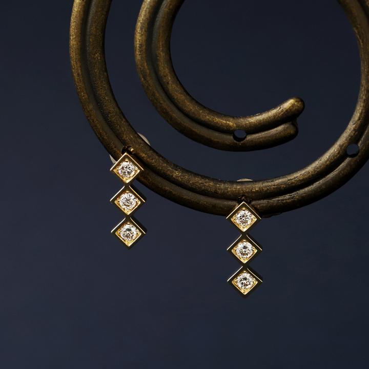 DEVAS 9月土日限定 7%クーポン▽ 18金 ピアス k18 18金ピアス
