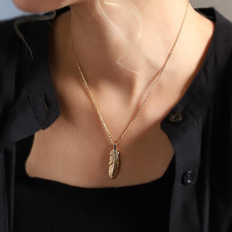 【6/14~15限定8000円OFFクーポン有】ペンダントトップ プラチナ ネックレス トップ ペンダント レディース メンズ Pt950 フェザー 羽  プラチナペンダントの画像
