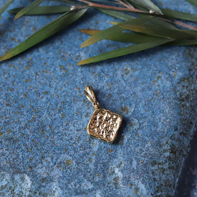 【土日限定3500円OFFクーポン有】 ペンダントトップ 18金 ハワイアンジュエリー k18 スクエア ハワイアン 18金ネックレス 18k プラチナ ピンクゴールド | DEVAS | 01