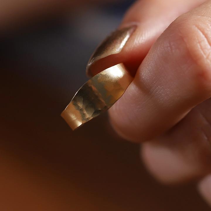 【6/14~15限定5000円OFFクーポン有】18金 リング k18 k18リング ワイド 槌目 オーバル メンズ 18k 指輪 レディース 18金指輪 18金リング シンプル 幅広の画像