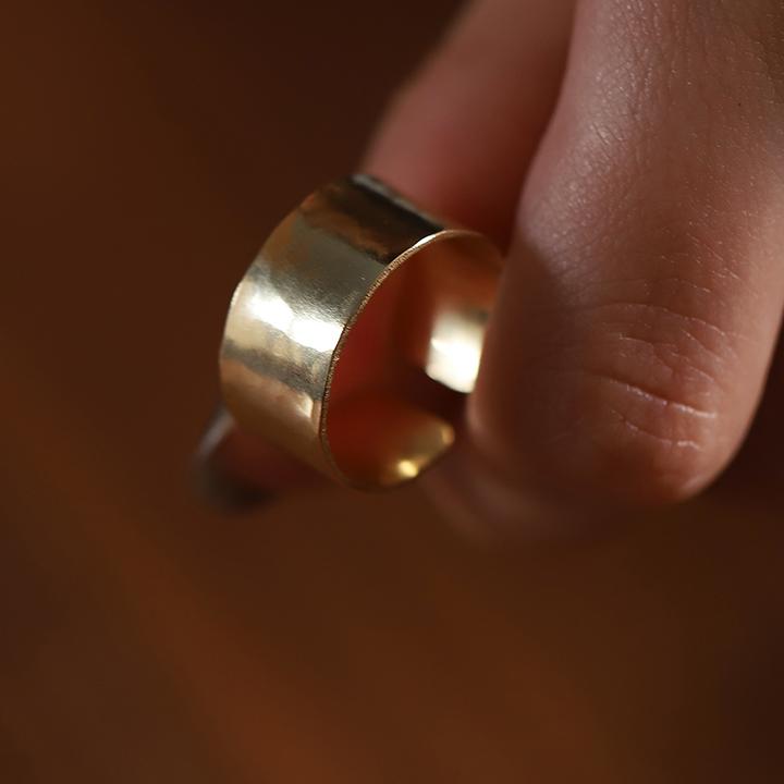 【6/14~15限定8000円OFFクーポン有】18金 リング k18 k18リング 槌目 ストレート メンズ 18k 指輪 レディース 18金指輪 18金リング シンプル 幅広の画像