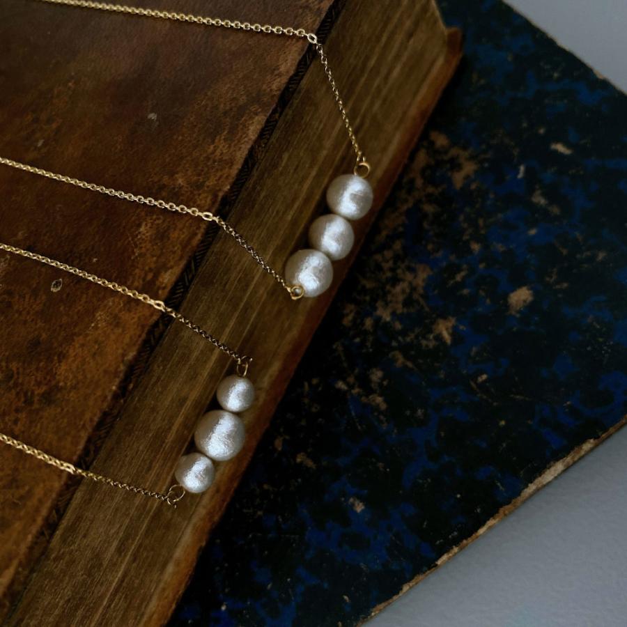 コットンパールネックレス 6mm＆8mm [キスカ・ホワイト] ネックラインに美しく寄り添う <br>華奢な胸元を作りあげるゴールドチェーン |  | 03