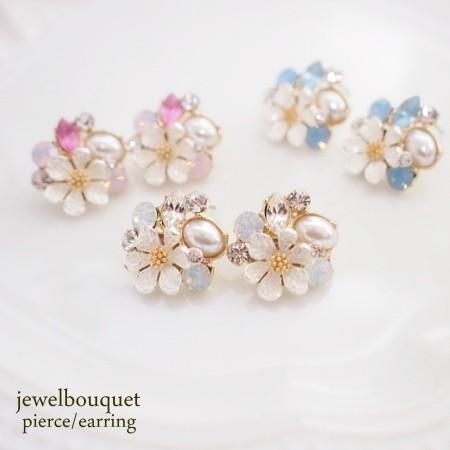 ジュエルブーケピアス/イヤリング ホワイトフラワー＆キラキラ