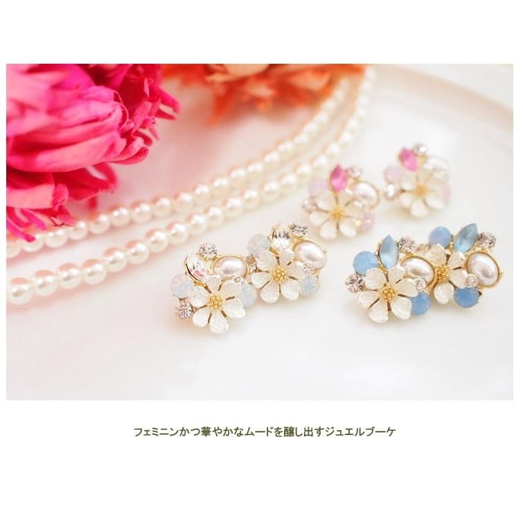 ジュエルブーケピアス/イヤリング ホワイトフラワー＆キラキラ