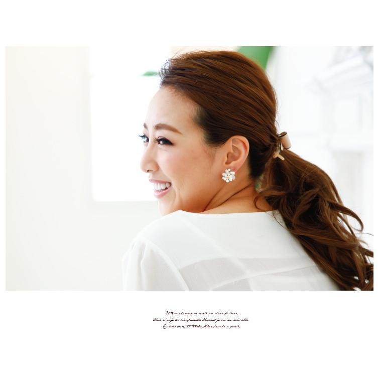 ジュエルブーケピアス/イヤリング ホワイトフラワー＆キラキラビジュー |  | 02