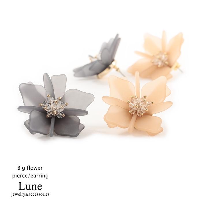 ビッグフラワー ピアス / イヤリング マット 【宅急便発送】低アレルギー チタンポスト 大きめ 半透明 トランスルーセント ビーズ | 