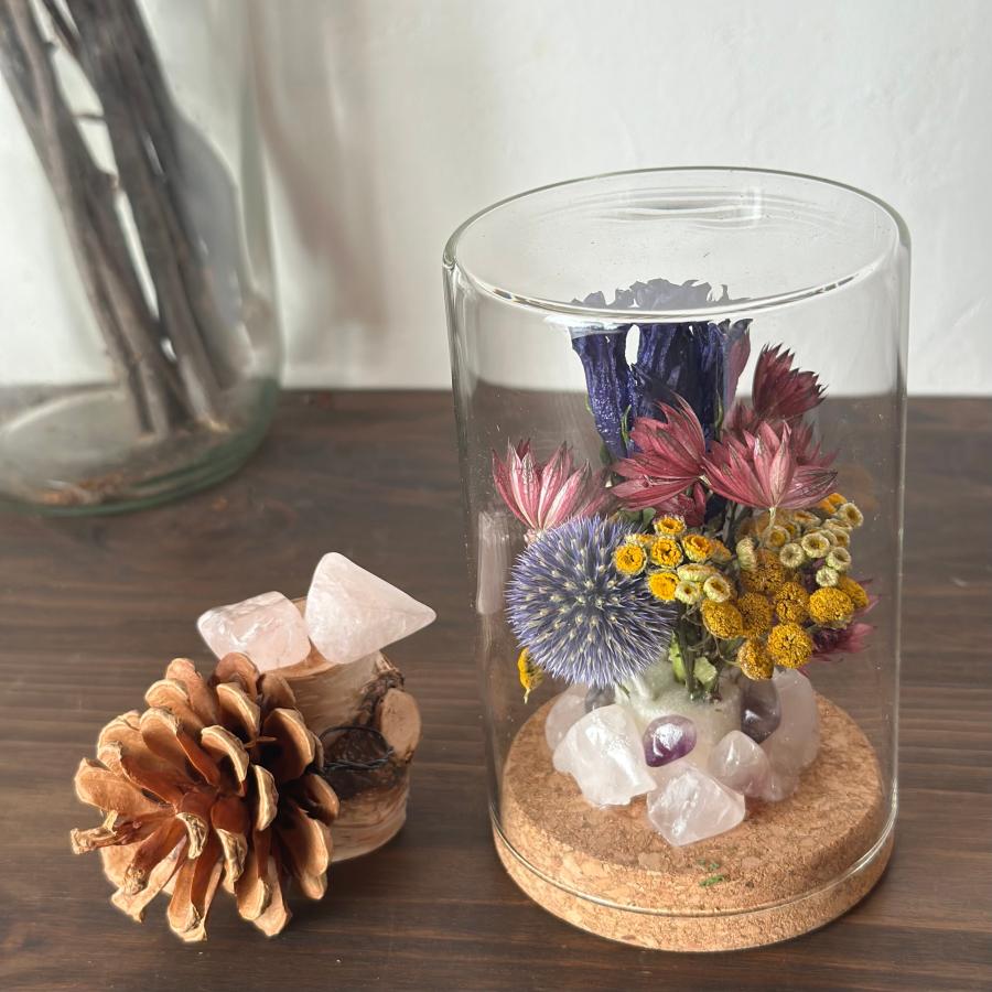 ナチュラルドライフラワーと鉱石のガラスドーム　インテリアフラワー　フラワーギフト | 