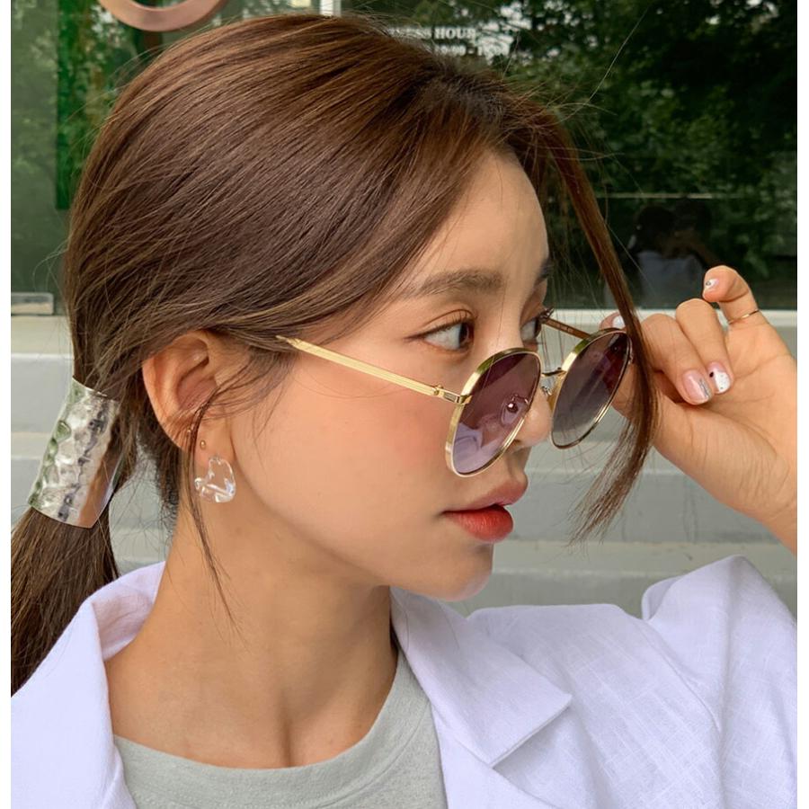 サングラス UVカット オシャレ 黒縁 三角 海外セレブ 韓国 通販 ♥️大人気♥️韓国 サングラス UVカット オシャレ シルバー 海外セレブ