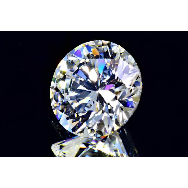 エメラルドカット ダイヤ 0.6カラット Eカラー VVS1 透明感があり場面  