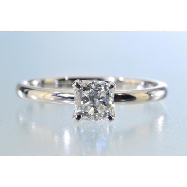 クッションカット ダイヤ一粒リングプラチナ 0.5カラットEカラーVVS1