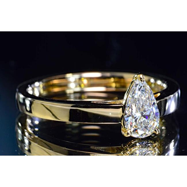 ペアシェイプカット ダイヤモンド0.7カラットDカラーIFダイヤリングK18