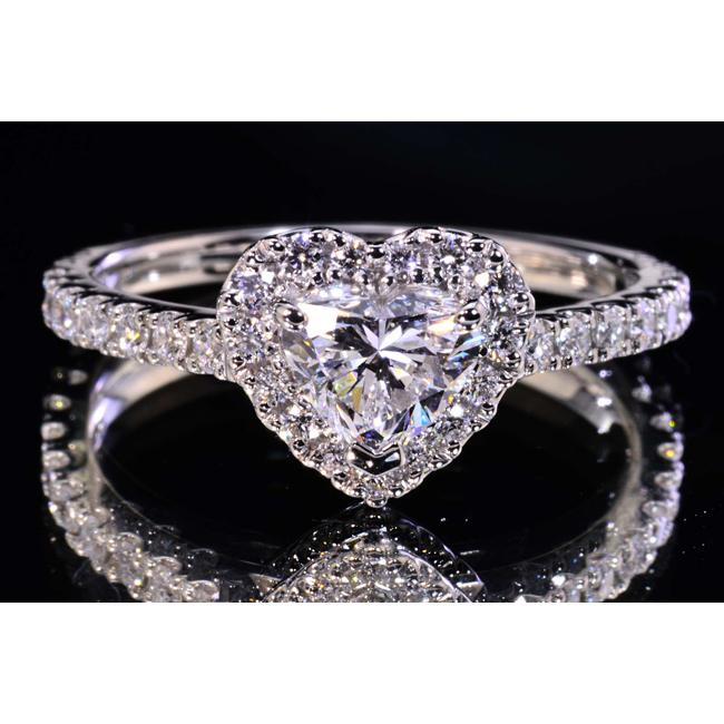 ハートダイヤモンドリング メレダイヤモンド 取り巻きどこから見ても