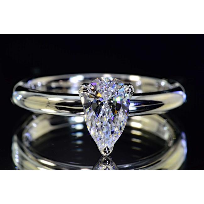 ペアシェイプカット ダイヤモンドリング プラチナ 0.7カラットDカラー