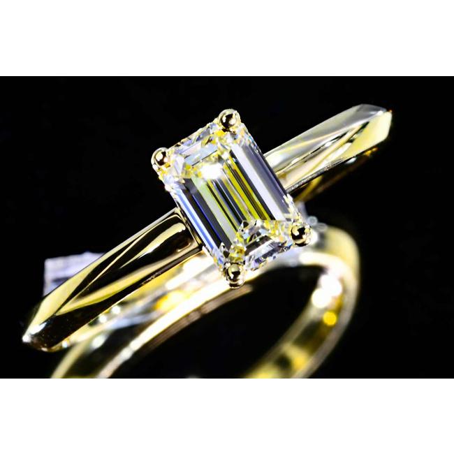 エメラルドカット ダイヤモンド リング 0.7カラット イエロー