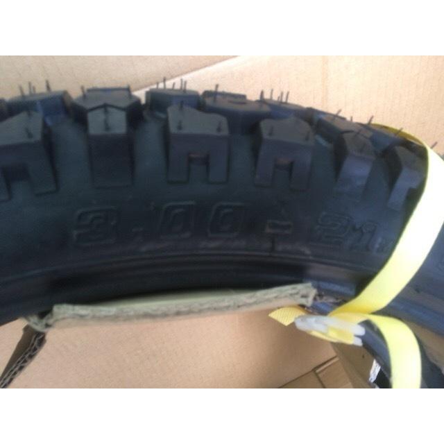 まある 新品XLR250R等フロントタイヤシンコ―+チューブ300-21リアタイヤ+