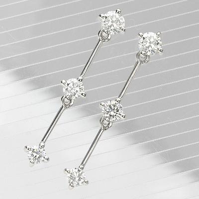 K18WGダイヤモンドスリーストーンピアス 0.60ct