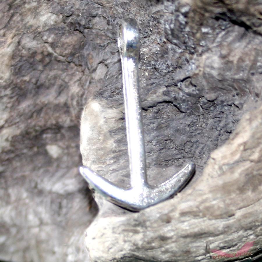 ミドルサイズのシンプルアンカー ヴィンテージ シルバー チャーム | 