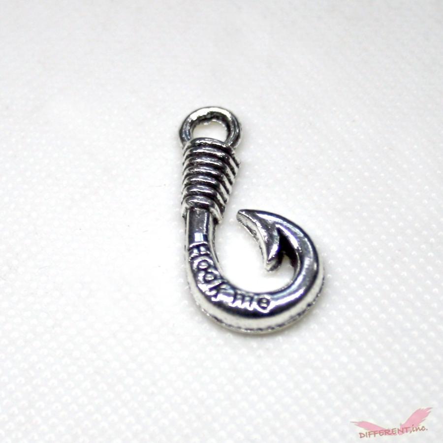 フィッシュフック チャーム ヴィンテージシルバー ハーフ |  | 01