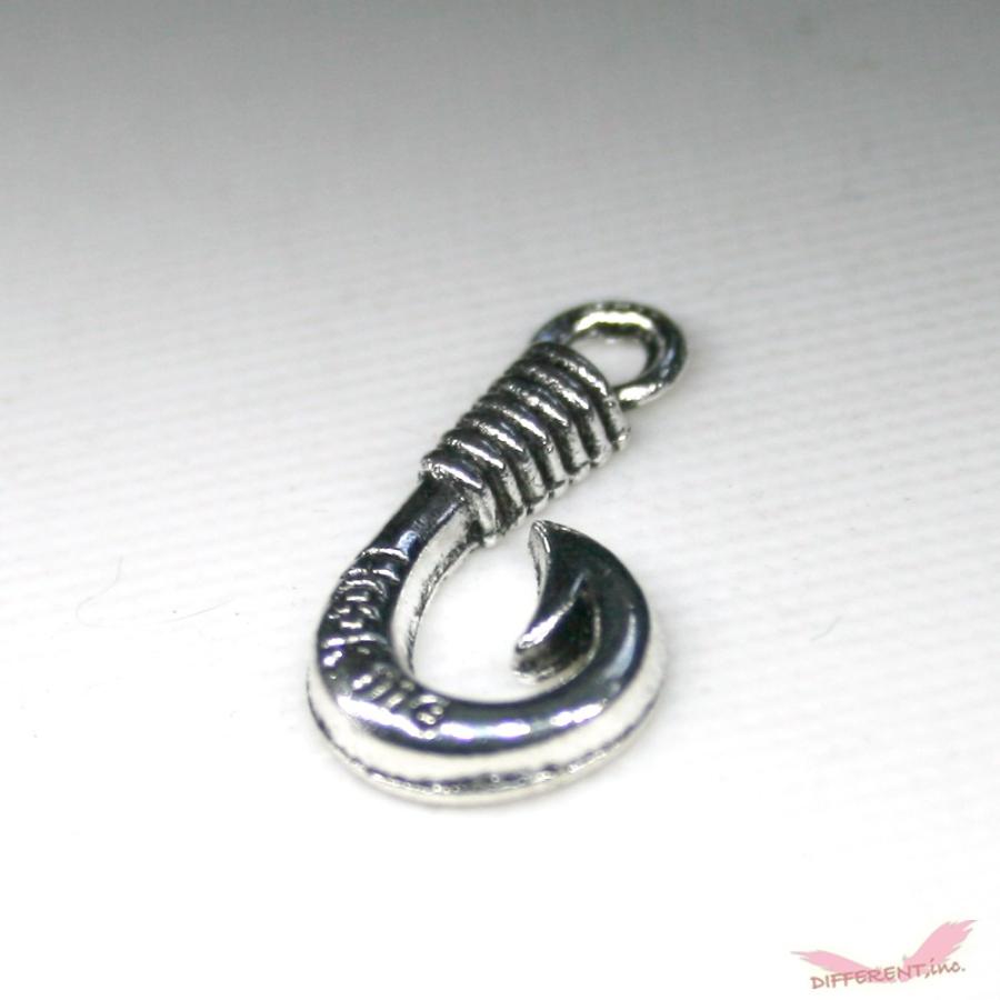 フィッシュフック チャーム ヴィンテージシルバー ハーフ |  | 02