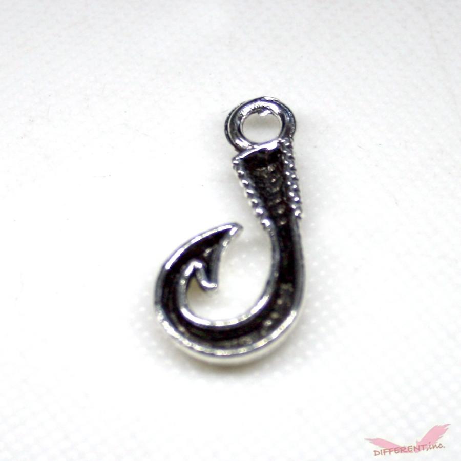 フィッシュフック チャーム ヴィンテージシルバー ハーフ |  | 03