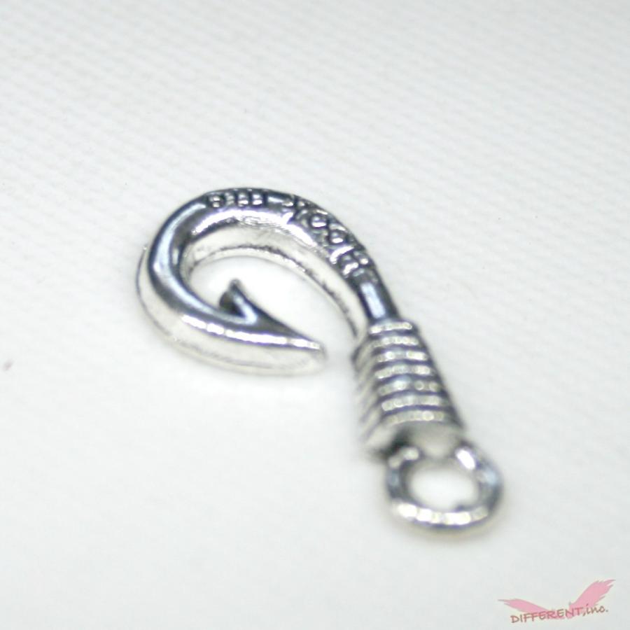 フィッシュフック チャーム ヴィンテージシルバー ハーフ |  | 04